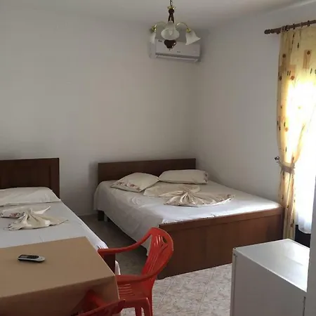Hoxha 2 Guest house